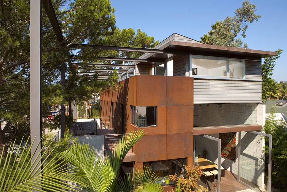 Exterior Materials for Modern Beach Homes
