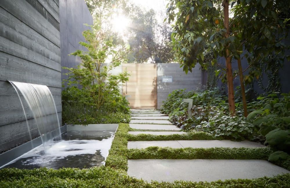 EYRC Architects Crescent Drive Residence Courtyard